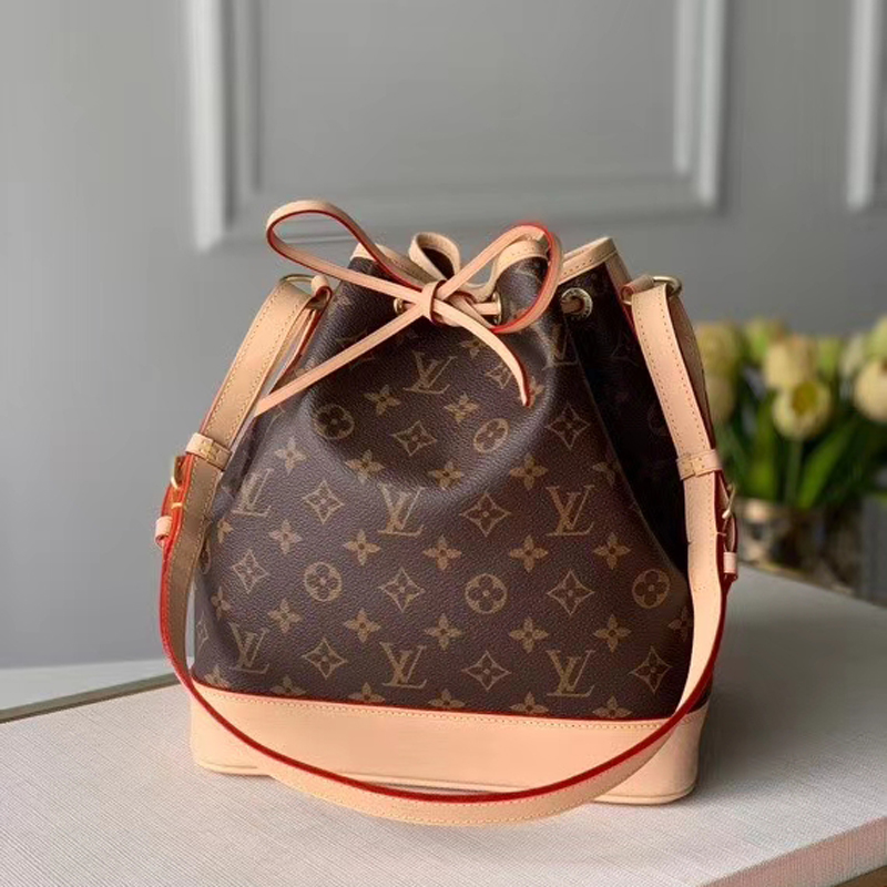 Louis Vuitton PETIT NOE Handbag Monogram M40818